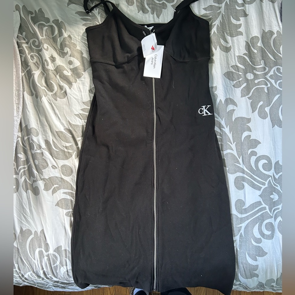 Black Ribbed Dress with Zipper